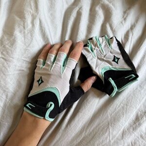 Women’s Specialized Cycling Gloves size Medium / worn once